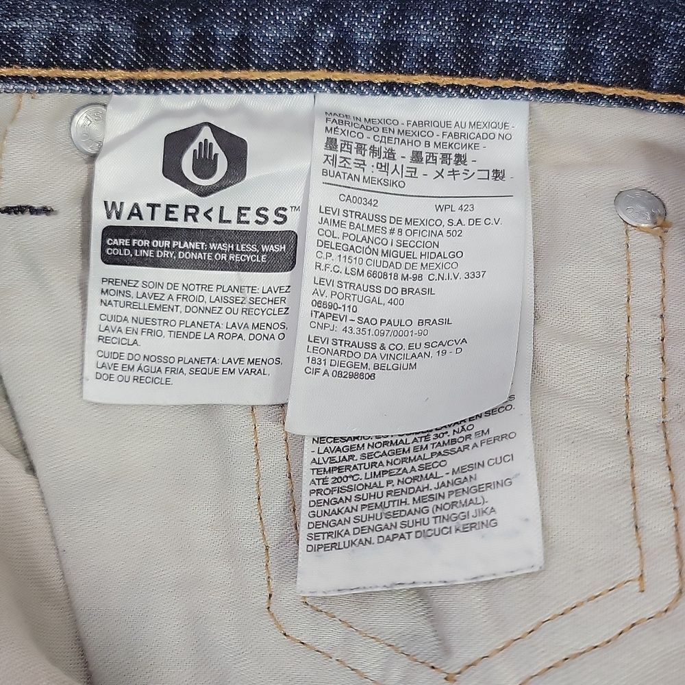 Levi's. 550. Classic Blue Denim Jeans. Size 48X32. EUC - Picture 8 of 10